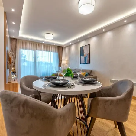 Daire Pino Silvestre *